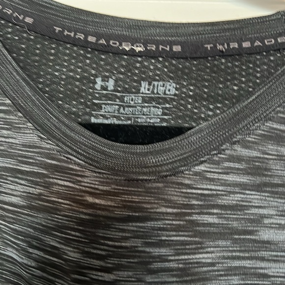 UA men’s Tee Shirt Slim Fit - Picture 4 of 5